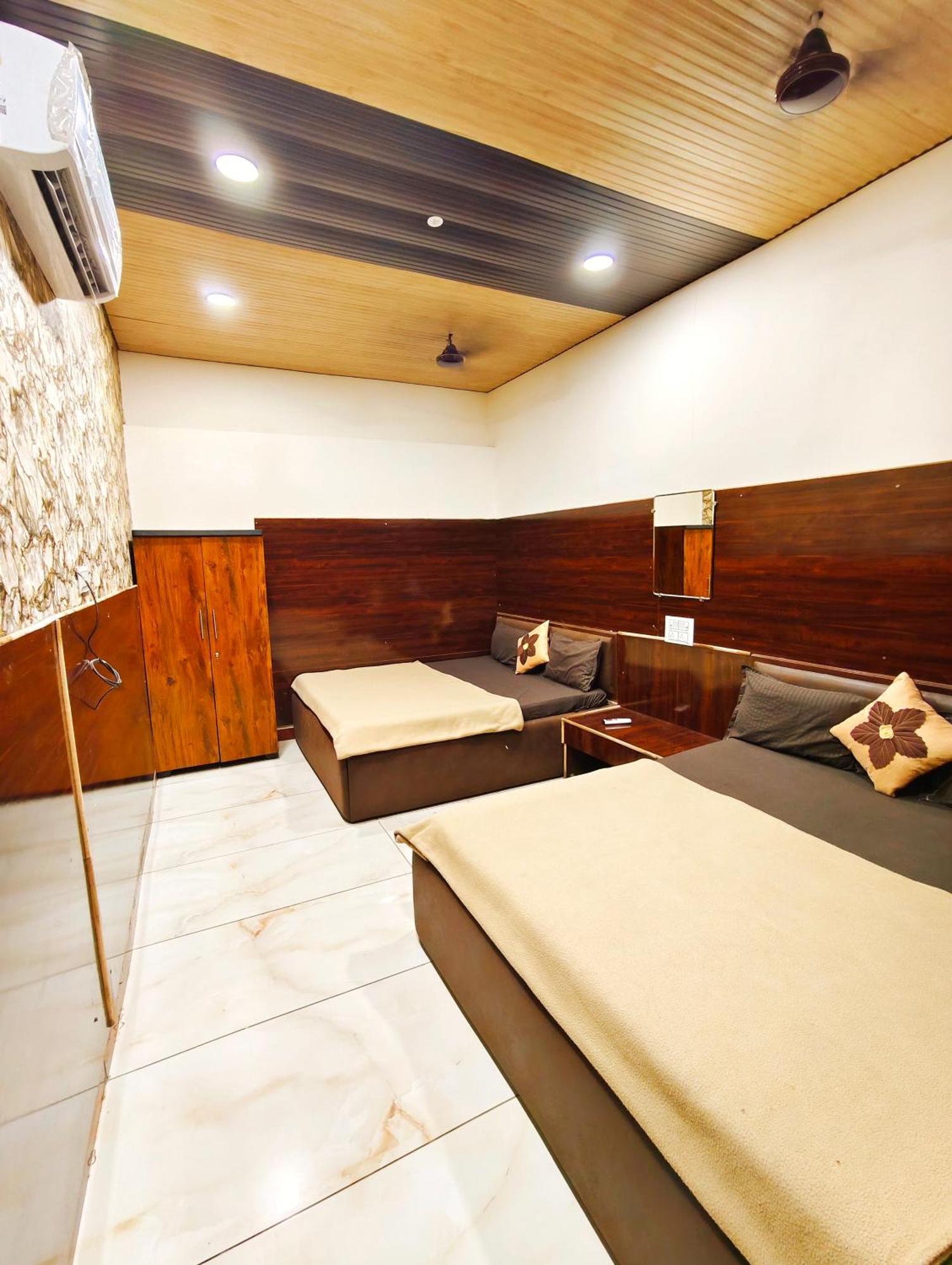 Hotel Om Palace Near Mahakal Mandir Ujjain Buitenkant foto