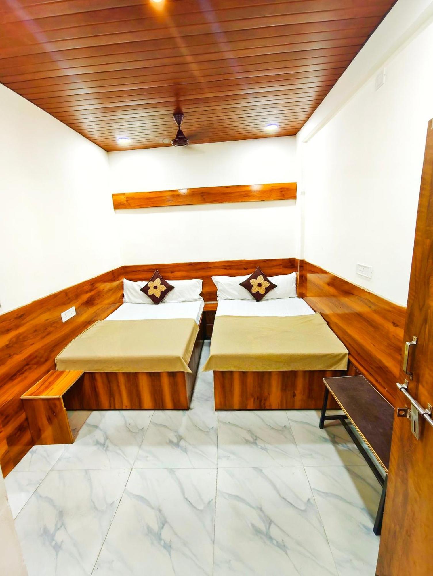 Hotel Om Palace Near Mahakal Mandir Ujjain Buitenkant foto